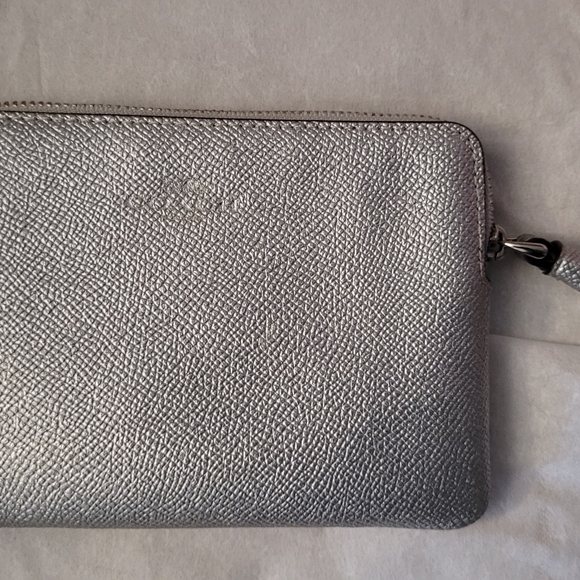 Coach wristlet - Picture 1 of 3